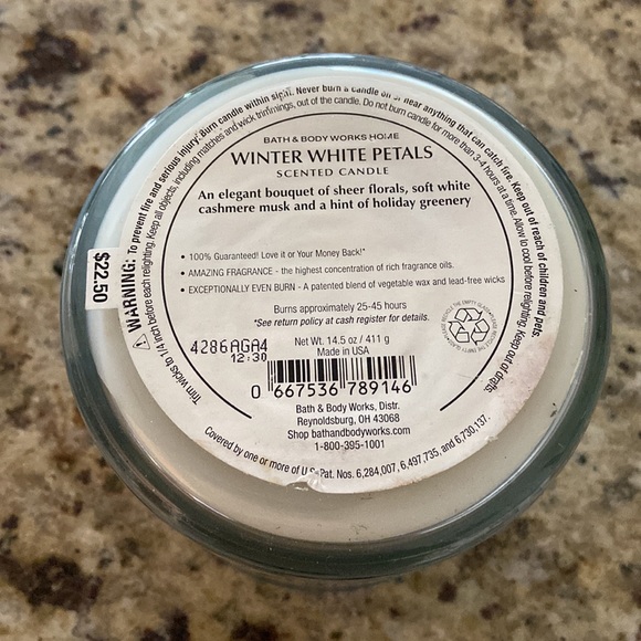 Bath & Body Works Home HTF Winter white petals 3 wick LG candle NEW 14.5oz - Picture 3 of 3